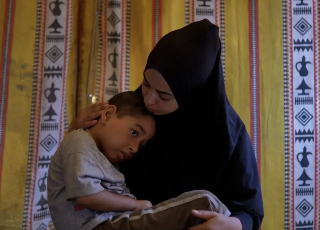 غزة: الهجمات الإسرائيلية تدمّر حياة الأطفال ذوي الإعاقة